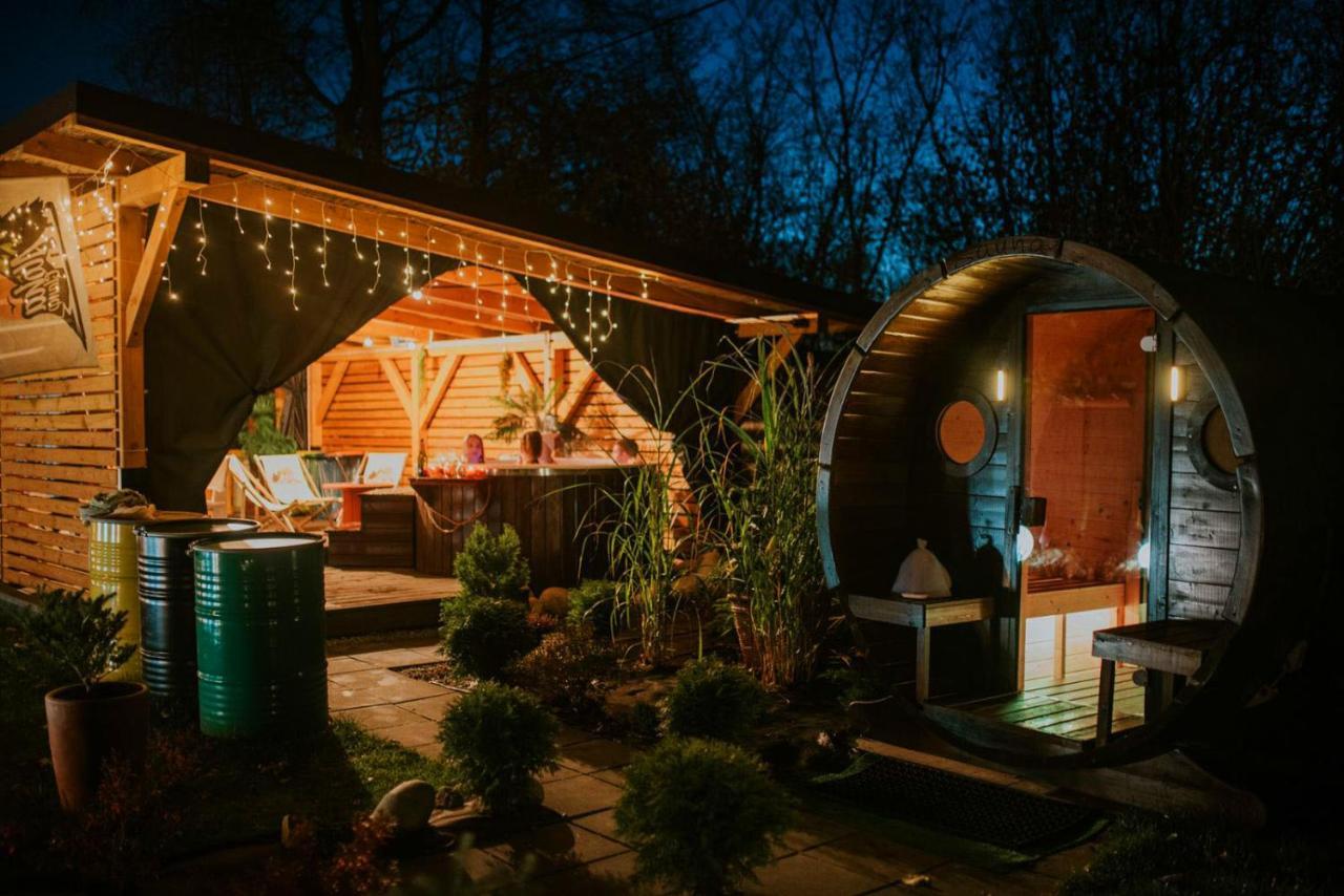 Aloha Glamp - Okragle Domki Przy Rzece - Balia I Sauna - Energylandia Zagornik Exterior photo