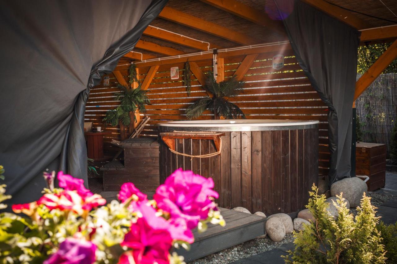 Aloha Glamp - Okragle Domki Przy Rzece - Balia I Sauna - Energylandia Zagornik Exterior photo